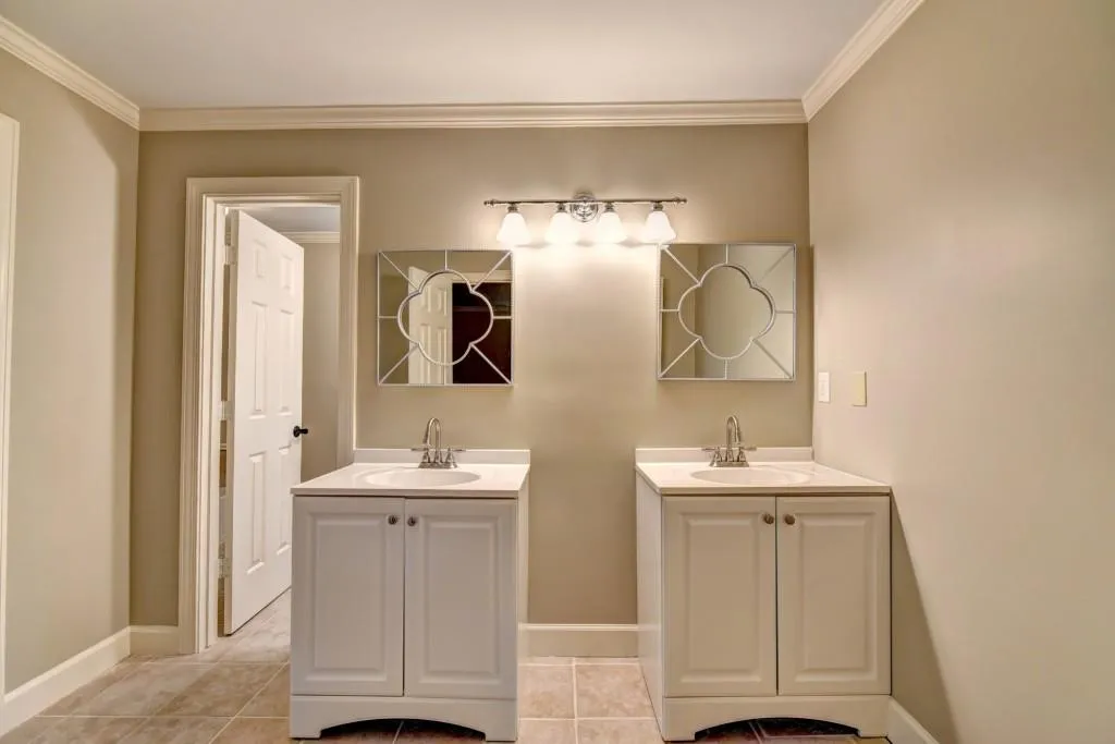410 Huntcliff Green, Sandy Springs, Georgia 30350, 6 Bedrooms Bedrooms, ,4 BathroomsBathrooms,Residential,Sold,410 Huntcliff Green,6044861