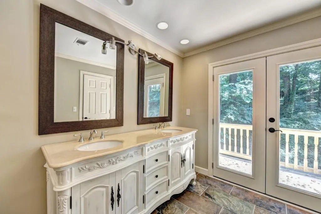 410 Huntcliff Green, Sandy Springs, Georgia 30350, 6 Bedrooms Bedrooms, ,4 BathroomsBathrooms,Residential,Sold,410 Huntcliff Green,6044861