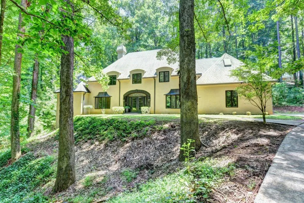 410 Huntcliff Green, Sandy Springs, Georgia 30350, 6 Bedrooms Bedrooms, ,4 BathroomsBathrooms,Residential,Sold,410 Huntcliff Green,6044861