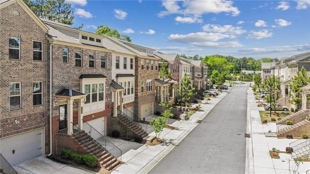 Walking distance to shopping and restaurants
