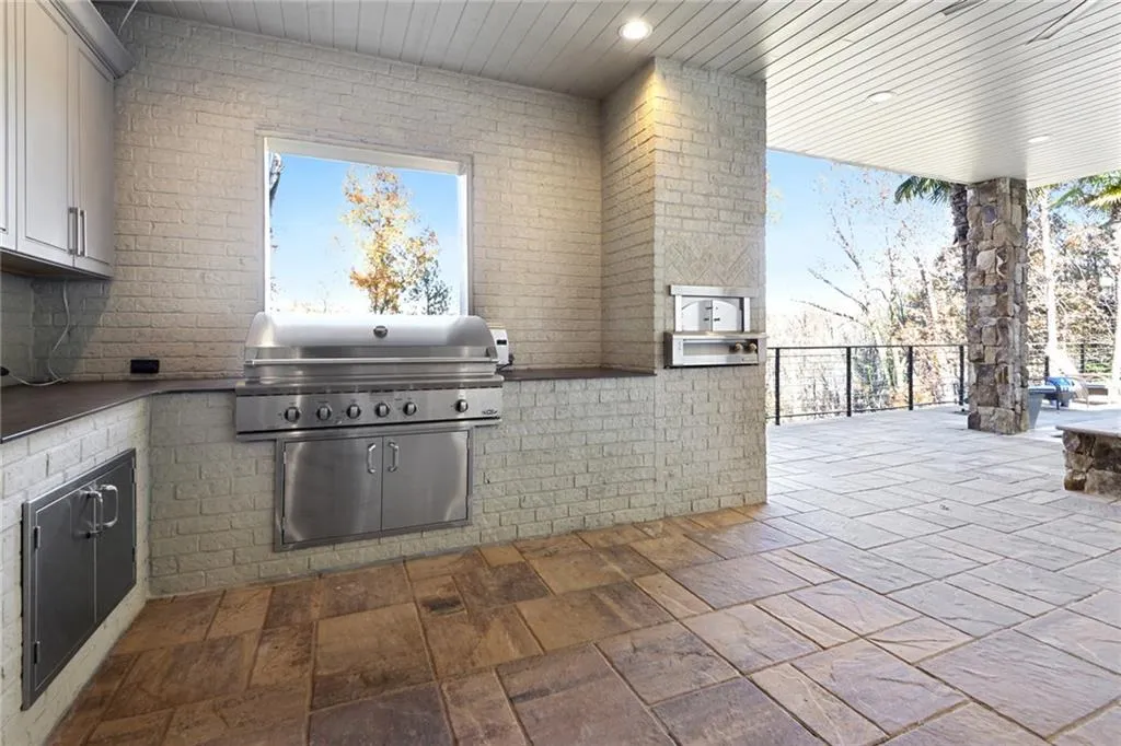 5628 Sherrell Drive, Atlanta, Georgia 30342, 4 Bedrooms Bedrooms, ,4 BathroomsBathrooms,Residential,Sold,5628 Sherrell Drive,6975067