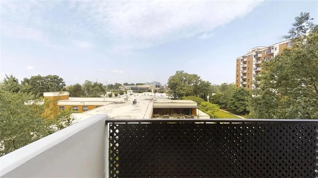 300 Johnson Ferry Road Ne Unit A510, Sandy Springs, Georgia 30328, 1 Bedroom Bedrooms, ,1 BathroomBathrooms,Residential,Sold,300 Johnson Ferry Road Ne Unit A510,6556286