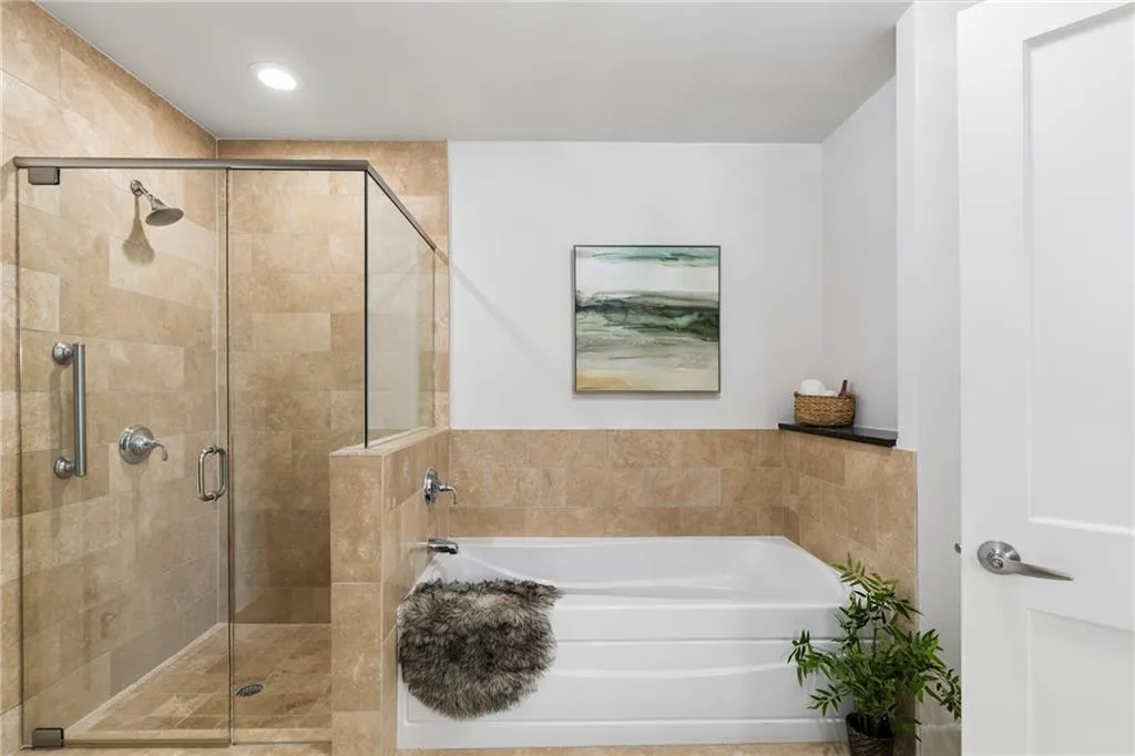 2795 Peachtree Road Ne Unit 602, Atlanta, Georgia 30305, 2 Bedrooms Bedrooms, 0 ,2 BathroomsBathrooms,Residential,For Sale,2795 Peachtree Road Ne Unit 602,7844791
