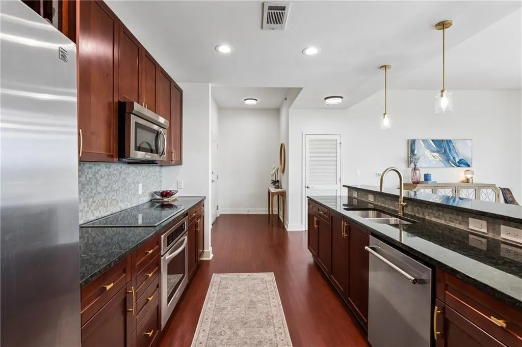 2795 Peachtree Road Ne Unit 602, Atlanta, Georgia 30305, 2 Bedrooms Bedrooms, 0 ,2 BathroomsBathrooms,Residential,For Sale,2795 Peachtree Road Ne Unit 602,7844791