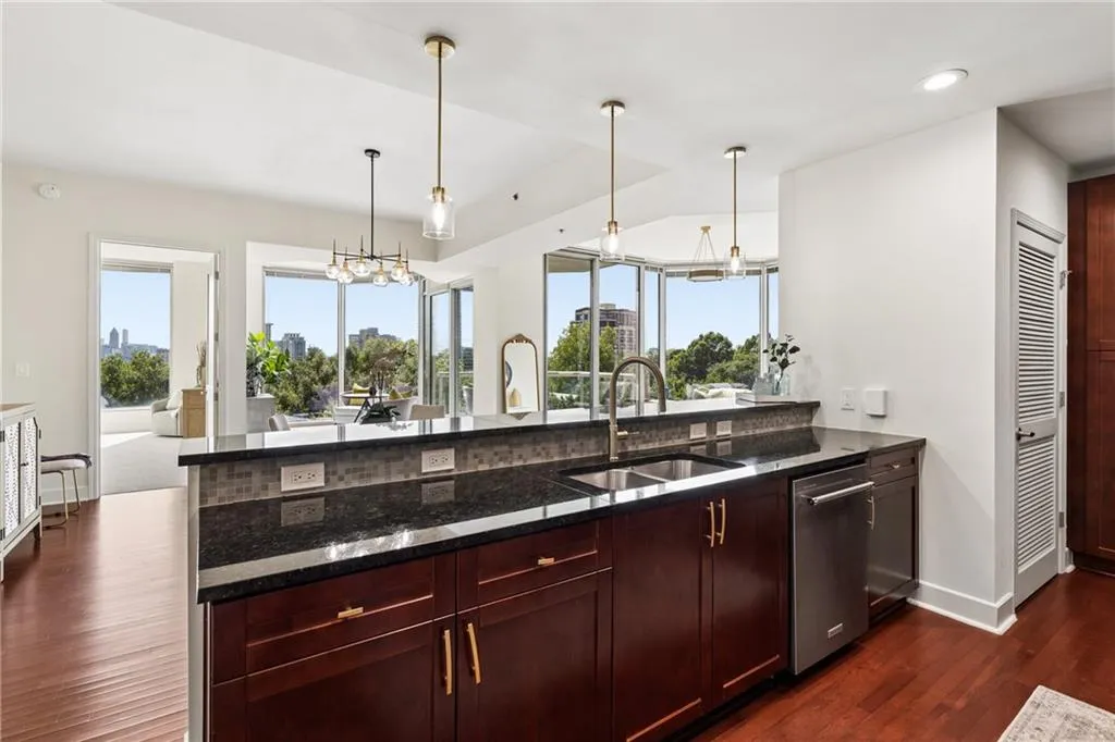 2795 Peachtree Road Ne Unit 602, Atlanta, Georgia 30305, 2 Bedrooms Bedrooms, 0 ,2 BathroomsBathrooms,Residential,For Sale,2795 Peachtree Road Ne Unit 602,7844791