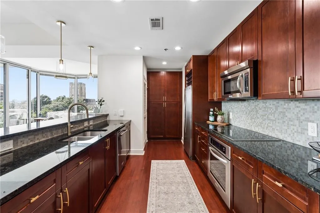 2795 Peachtree Road Ne Unit 602, Atlanta, Georgia 30305, 2 Bedrooms Bedrooms, 0 ,2 BathroomsBathrooms,Residential,For Sale,2795 Peachtree Road Ne Unit 602,7844791