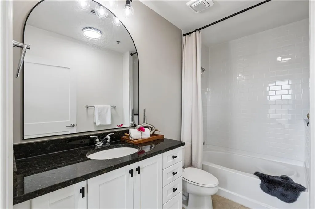 2795 Peachtree Road Ne Unit 602, Atlanta, Georgia 30305, 2 Bedrooms Bedrooms, 0 ,2 BathroomsBathrooms,Residential,For Sale,2795 Peachtree Road Ne Unit 602,7844791