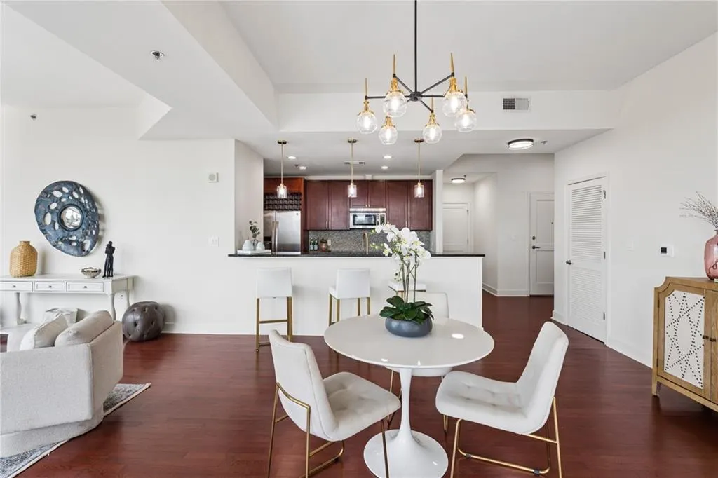 2795 Peachtree Road Ne Unit 602, Atlanta, Georgia 30305, 2 Bedrooms Bedrooms, 0 ,2 BathroomsBathrooms,Residential,For Sale,2795 Peachtree Road Ne Unit 602,7844791