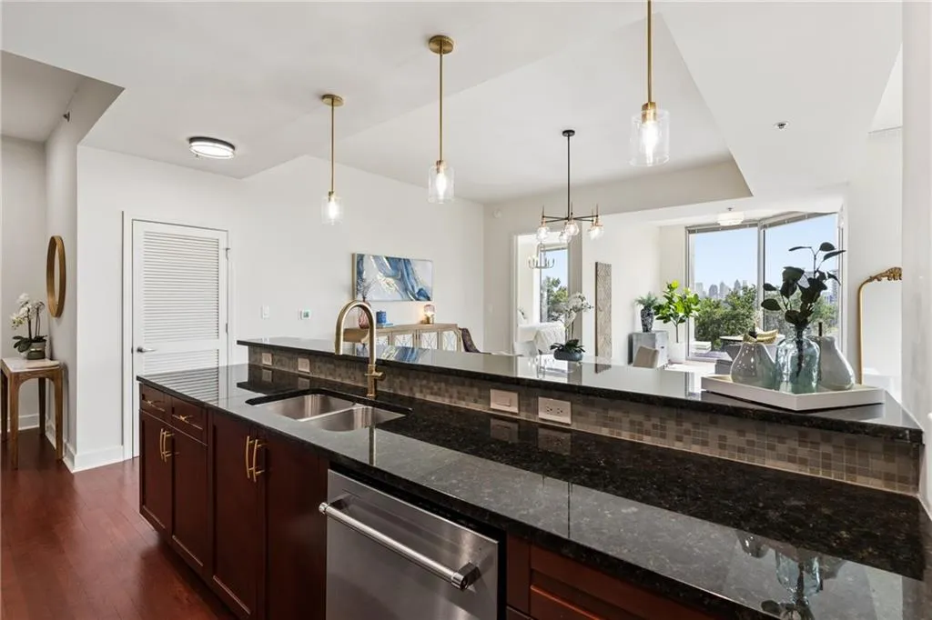 2795 Peachtree Road Ne Unit 602, Atlanta, Georgia 30305, 2 Bedrooms Bedrooms, 0 ,2 BathroomsBathrooms,Residential,For Sale,2795 Peachtree Road Ne Unit 602,7844791
