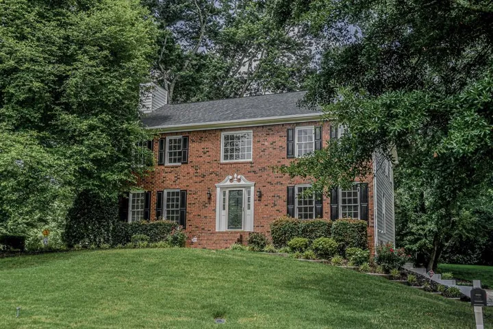 2451 Meadowglen Trail, Snellville, Georgia 30078