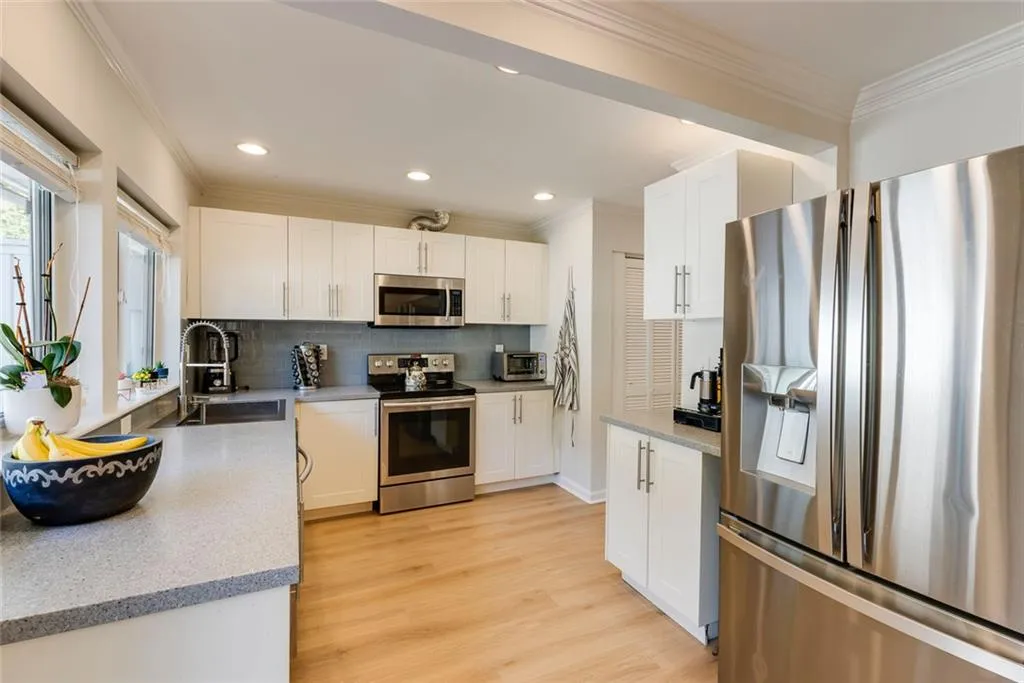 7090 Stonington Drive Ne, Atlanta, Georgia 30328, 3 Bedrooms Bedrooms, ,2 BathroomsBathrooms,Residential,For Sale,7090 Stonington Drive Ne,7656181