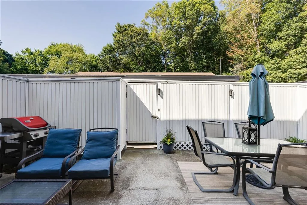 7090 Stonington Drive Ne, Atlanta, Georgia 30328, 3 Bedrooms Bedrooms, ,2 BathroomsBathrooms,Residential,For Sale,7090 Stonington Drive Ne,7656181