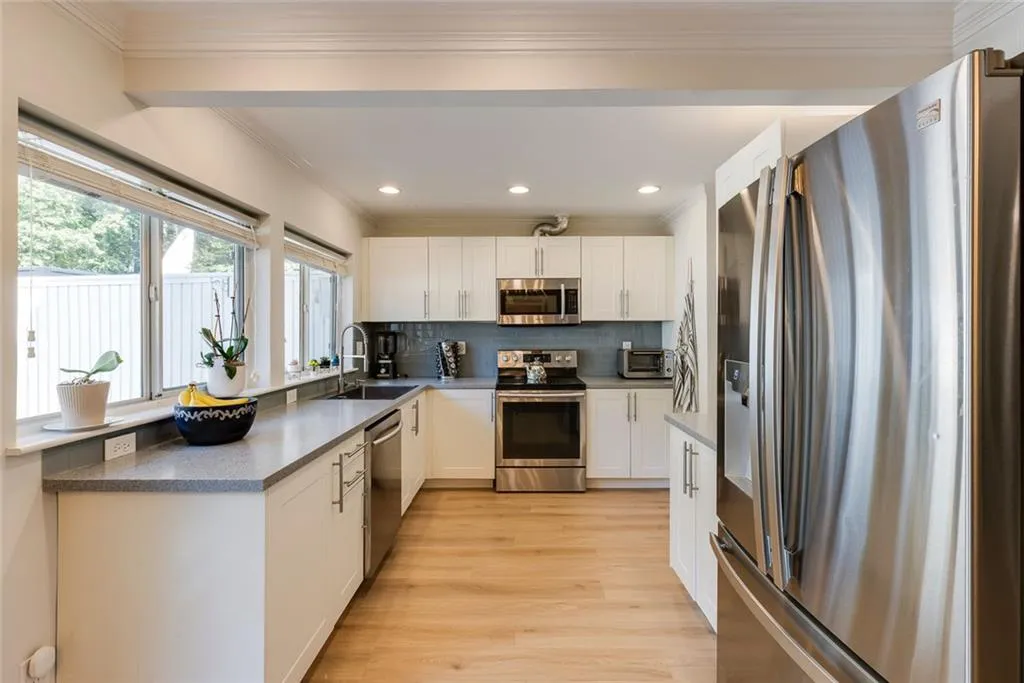 7090 Stonington Drive Ne, Atlanta, Georgia 30328, 3 Bedrooms Bedrooms, ,2 BathroomsBathrooms,Residential,For Sale,7090 Stonington Drive Ne,7656181