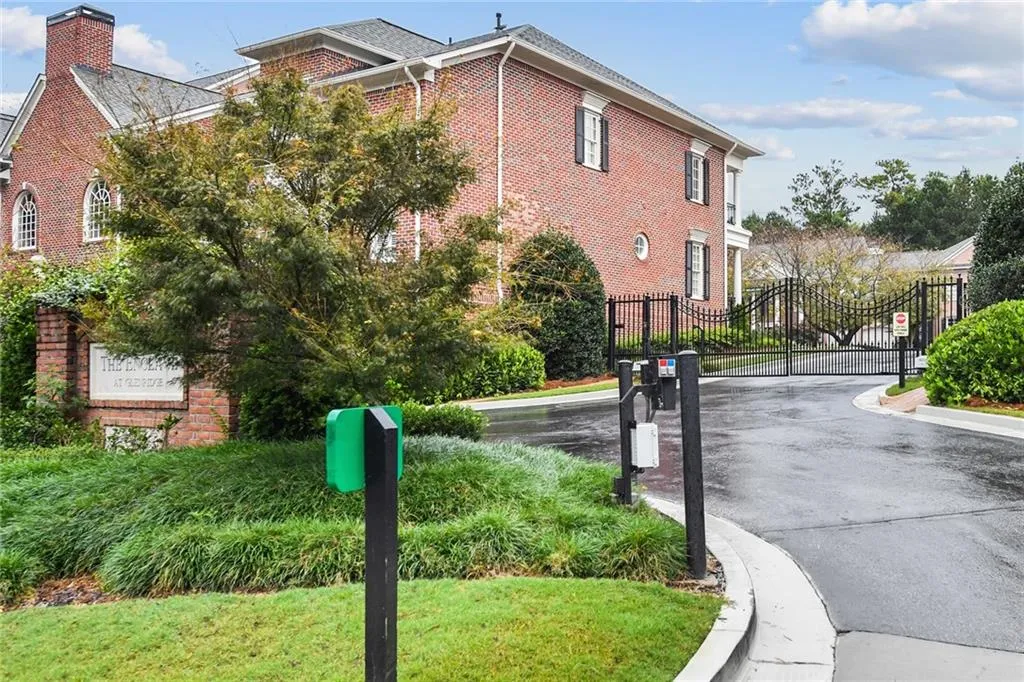 620 Enclave Circle, Sandy Springs, Georgia 30342, 4 Bedrooms Bedrooms, ,3 BathroomsBathrooms,Residential,Sold,620 Enclave Circle,6788441