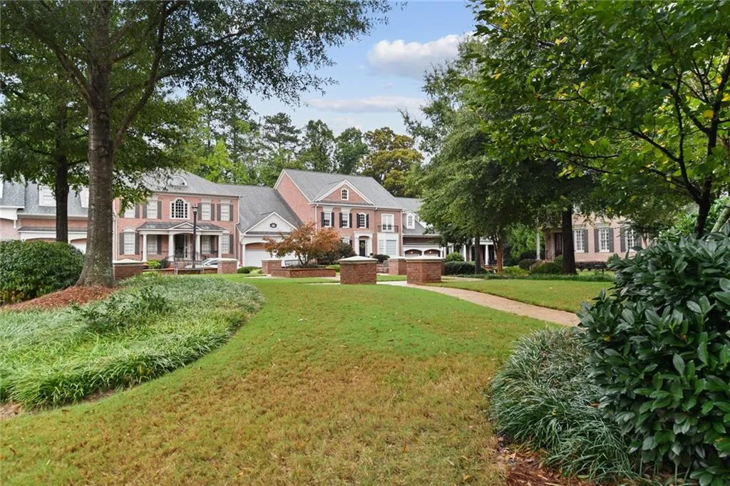 620 Enclave Circle, Sandy Springs, Georgia 30342, 4 Bedrooms Bedrooms, ,3 BathroomsBathrooms,Residential,Sold,620 Enclave Circle,6788441