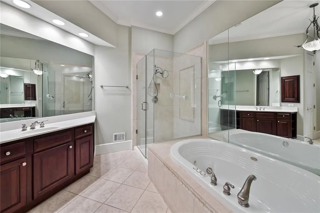 620 Enclave Circle, Sandy Springs, Georgia 30342, 4 Bedrooms Bedrooms, ,3 BathroomsBathrooms,Residential,Sold,620 Enclave Circle,6788441