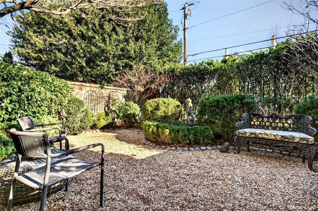 3685 Peachtree Road Ne Unit 1, Atlanta, Georgia 30319, 3 Bedrooms Bedrooms, 0 ,3 BathroomsBathrooms,Residential,For Sale,3685 Peachtree Road Ne Unit 1,7700905