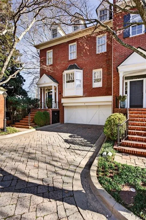 3685 Peachtree Road Ne Unit 1, Atlanta, Georgia 30319, 3 Bedrooms Bedrooms, 0 ,3 BathroomsBathrooms,Residential,For Sale,3685 Peachtree Road Ne Unit 1,7700905