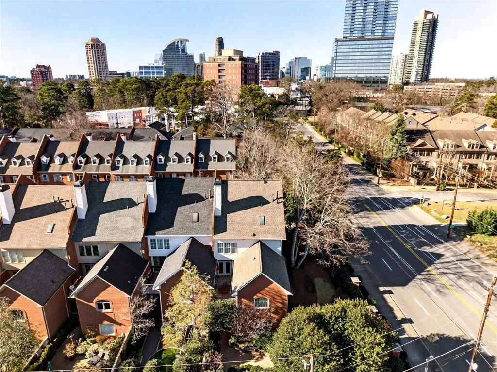 3685 Peachtree Road Ne Unit 1, Atlanta, Georgia 30319, 3 Bedrooms Bedrooms, 0 ,3 BathroomsBathrooms,Residential,For Sale,3685 Peachtree Road Ne Unit 1,7700905