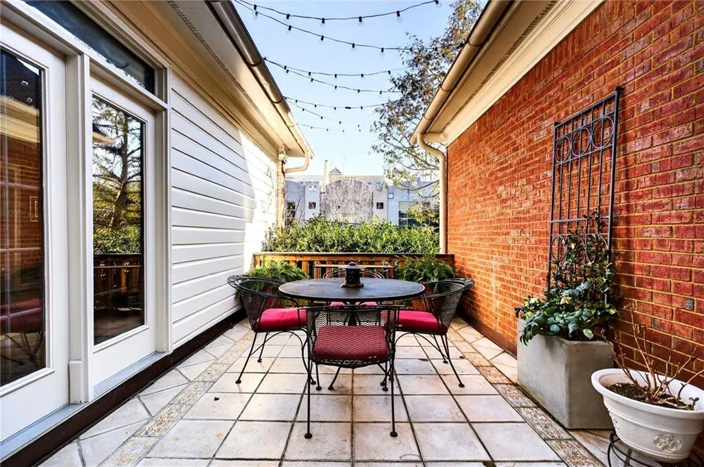 3685 Peachtree Road Ne Unit 1, Atlanta, Georgia 30319, 3 Bedrooms Bedrooms, 0 ,3 BathroomsBathrooms,Residential,For Sale,3685 Peachtree Road Ne Unit 1,7700905