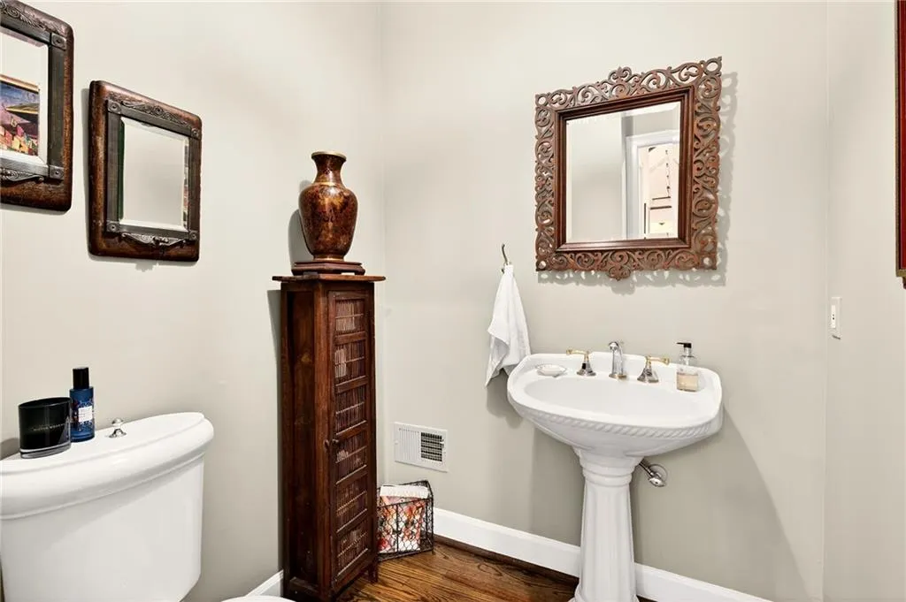 3685 Peachtree Road Ne Unit 1, Atlanta, Georgia 30319, 3 Bedrooms Bedrooms, 0 ,3 BathroomsBathrooms,Residential,For Sale,3685 Peachtree Road Ne Unit 1,7700905