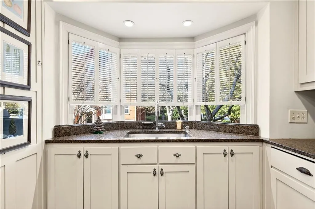 3685 Peachtree Road Ne Unit 1, Atlanta, Georgia 30319, 3 Bedrooms Bedrooms, 0 ,3 BathroomsBathrooms,Residential,For Sale,3685 Peachtree Road Ne Unit 1,7700905