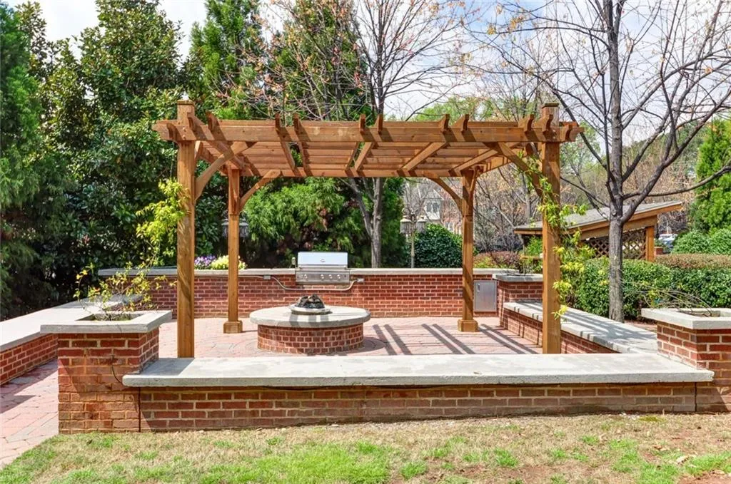 234 Le Gran Bend Ne Unit 234, Sandy Springs, Georgia 30328, 3 Bedrooms Bedrooms, ,2 BathroomsBathrooms,Residential,Sold,234 Le Gran Bend Ne Unit 234,5629878