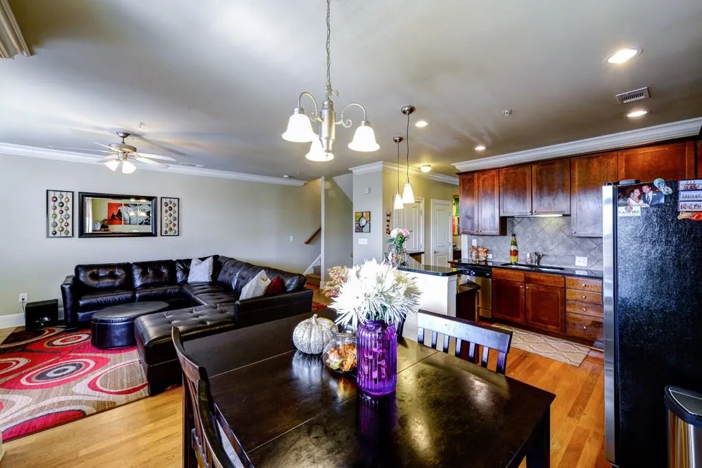 234 Le Gran Bend Ne Unit 234, Sandy Springs, Georgia 30328, 3 Bedrooms Bedrooms, ,2 BathroomsBathrooms,Residential,Sold,234 Le Gran Bend Ne Unit 234,5629878