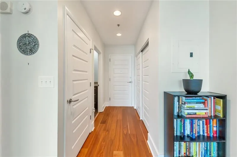 1080 Peachtree Street Ne Unit 1208, Atlanta, Georgia 30309, 1 Bedroom Bedrooms, ,1 BathroomBathrooms,Residential,For Sale,1080 Peachtree Street Ne Unit 1208,7603260