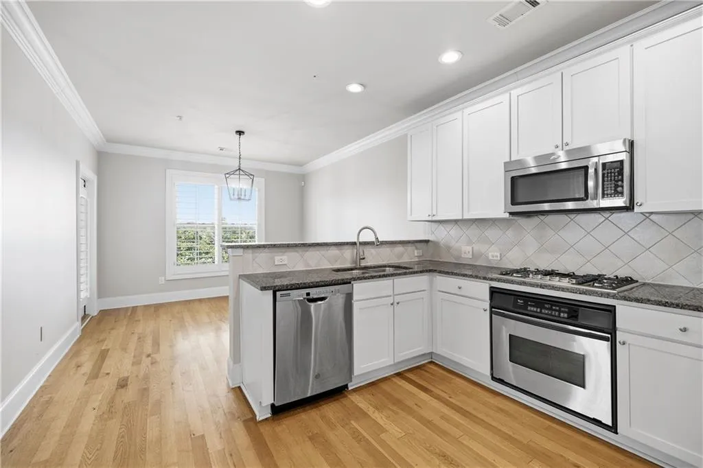 285 Le Gran Bend, Atlanta, Georgia 30328, 2 Bedrooms Bedrooms, ,2 BathroomsBathrooms,Residential,For Sale,285 Le Gran Bend,7752517