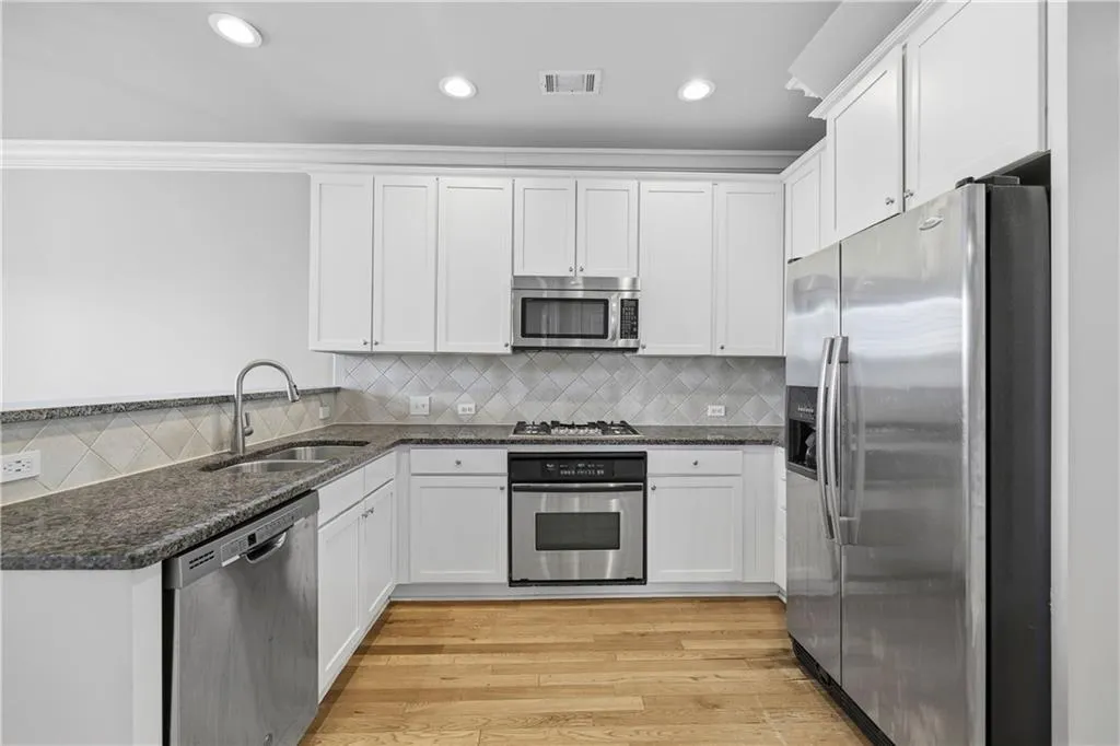 285 Le Gran Bend, Atlanta, Georgia 30328, 2 Bedrooms Bedrooms, ,2 BathroomsBathrooms,Residential,For Sale,285 Le Gran Bend,7752517