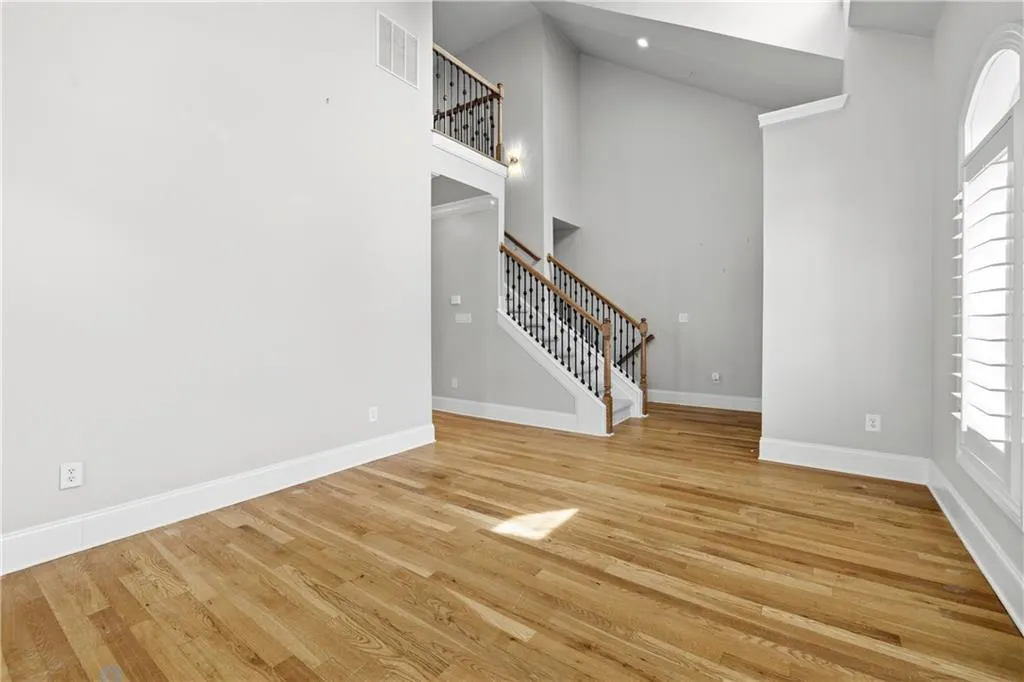 285 Le Gran Bend, Atlanta, Georgia 30328, 2 Bedrooms Bedrooms, ,2 BathroomsBathrooms,Residential,For Sale,285 Le Gran Bend,7752517