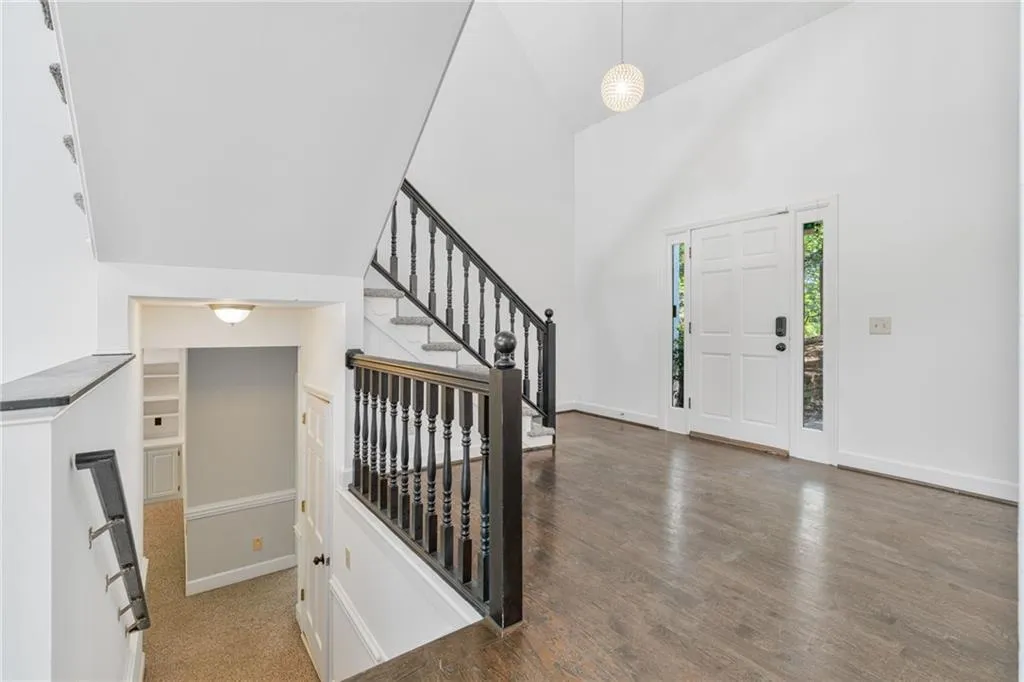 8240 Grogans Ferry Rd, Atlanta, Georgia 30350, 5 Bedrooms Bedrooms, ,4 BathroomsBathrooms,Residential,For Sale,8240 Grogans Ferry Rd,7624032