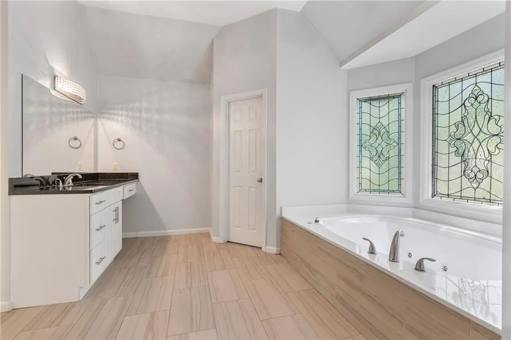 8240 Grogans Ferry Rd, Atlanta, Georgia 30350, 5 Bedrooms Bedrooms, ,4 BathroomsBathrooms,Residential,For Sale,8240 Grogans Ferry Rd,7624032
