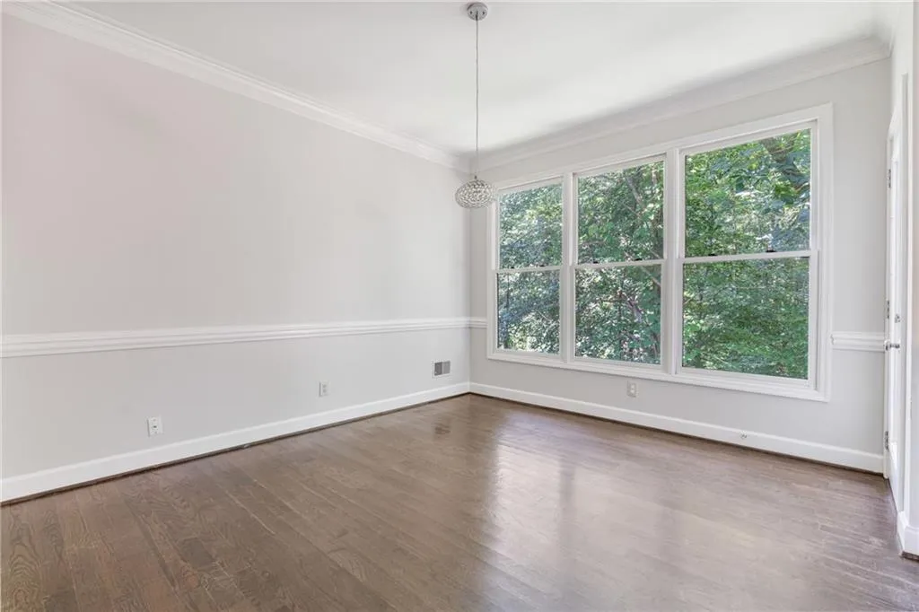8240 Grogans Ferry Rd, Atlanta, Georgia 30350, 5 Bedrooms Bedrooms, ,4 BathroomsBathrooms,Residential,For Sale,8240 Grogans Ferry Rd,7624032