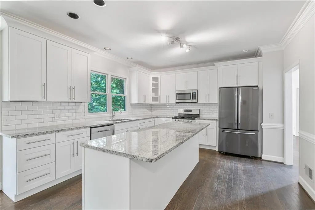 8240 Grogans Ferry Rd, Atlanta, Georgia 30350, 5 Bedrooms Bedrooms, ,4 BathroomsBathrooms,Residential,For Sale,8240 Grogans Ferry Rd,7624032