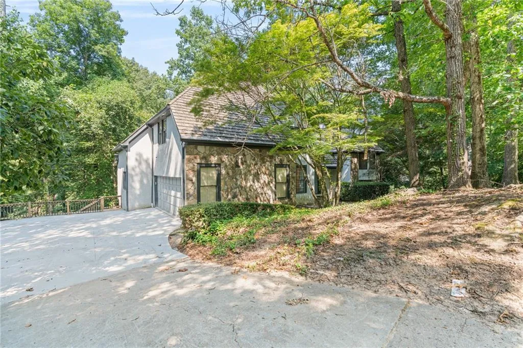 8240 Grogans Ferry Rd, Atlanta, Georgia 30350, 5 Bedrooms Bedrooms, ,4 BathroomsBathrooms,Residential,For Sale,8240 Grogans Ferry Rd,7624032