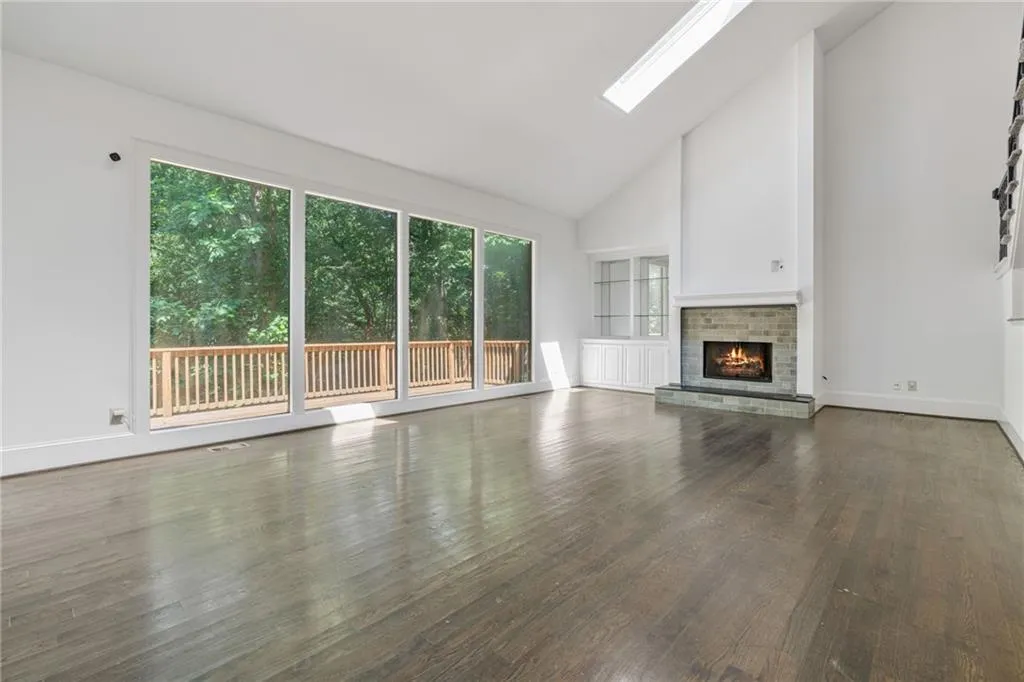 8240 Grogans Ferry Rd, Atlanta, Georgia 30350, 5 Bedrooms Bedrooms, ,4 BathroomsBathrooms,Residential,For Sale,8240 Grogans Ferry Rd,7624032