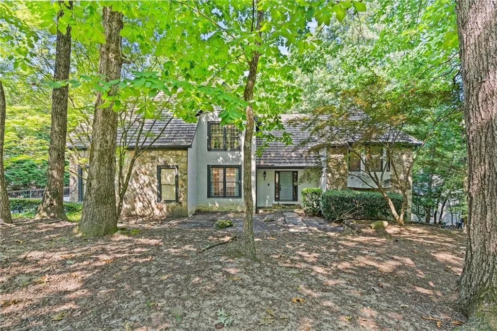 8240 Grogans Ferry Rd, Atlanta, Georgia 30350, 5 Bedrooms Bedrooms, ,4 BathroomsBathrooms,Residential,For Sale,8240 Grogans Ferry Rd,7624032