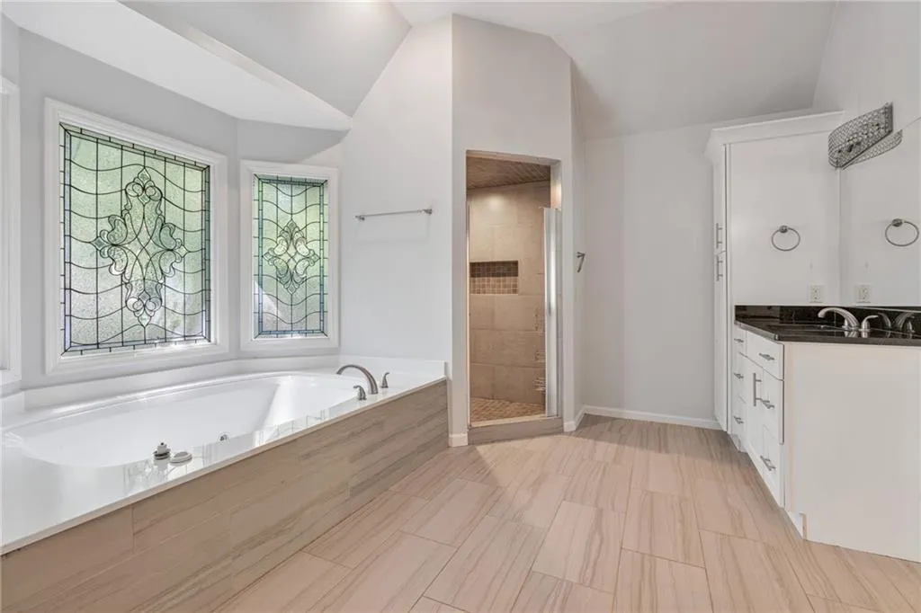 8240 Grogans Ferry Rd, Atlanta, Georgia 30350, 5 Bedrooms Bedrooms, ,4 BathroomsBathrooms,Residential,For Sale,8240 Grogans Ferry Rd,7624032