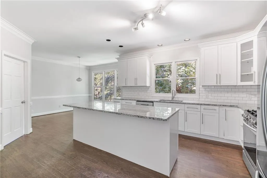 8240 Grogans Ferry Rd, Atlanta, Georgia 30350, 5 Bedrooms Bedrooms, ,4 BathroomsBathrooms,Residential,For Sale,8240 Grogans Ferry Rd,7624032