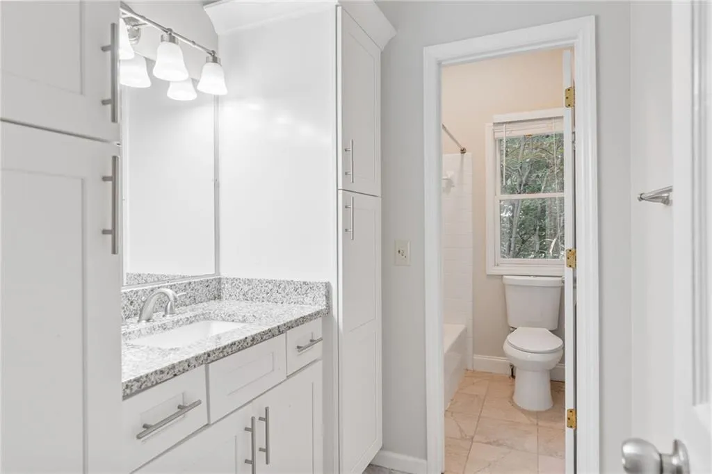 8240 Grogans Ferry Rd, Atlanta, Georgia 30350, 5 Bedrooms Bedrooms, ,4 BathroomsBathrooms,Residential,For Sale,8240 Grogans Ferry Rd,7624032