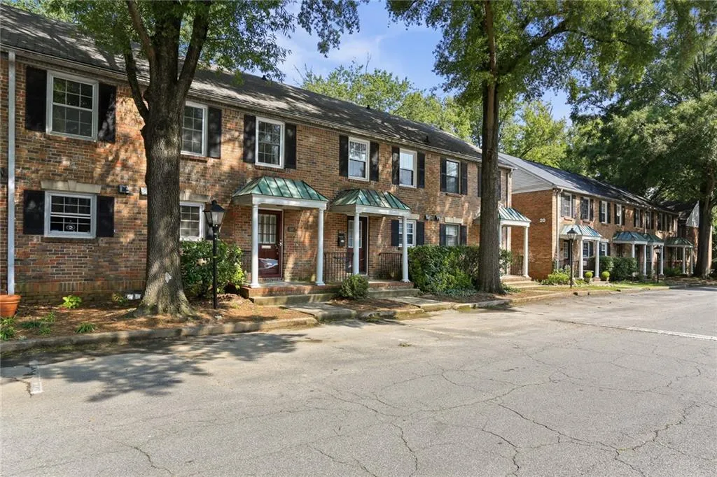 6700 Roswell Road Ne Unit 21f, Sandy Springs, Georgia 30328, 2 Bedrooms Bedrooms, ,1 BathroomBathrooms,Residential,Sold,6700 Roswell Road Ne Unit 21f,6928544