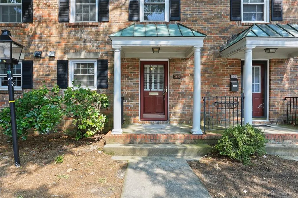 6700 Roswell Road Ne Unit 21f, Sandy Springs, Georgia 30328, 2 Bedrooms Bedrooms, ,1 BathroomBathrooms,Residential,Sold,6700 Roswell Road Ne Unit 21f,6928544