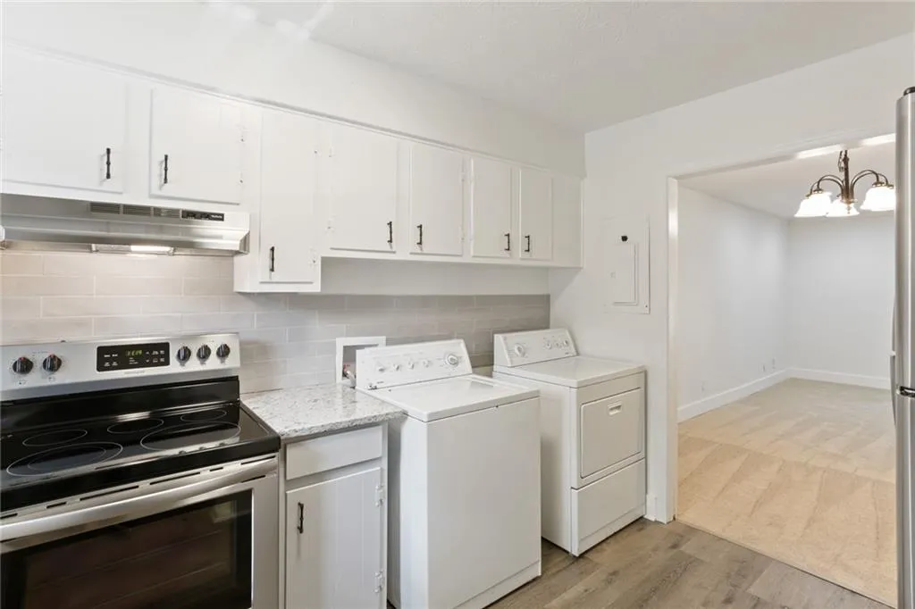 6700 Roswell Road Ne Unit 21f, Sandy Springs, Georgia 30328, 2 Bedrooms Bedrooms, ,1 BathroomBathrooms,Residential,Sold,6700 Roswell Road Ne Unit 21f,6928544