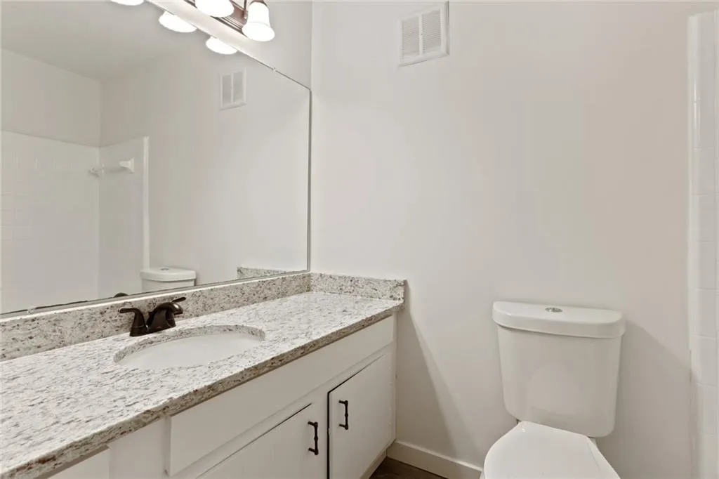6700 Roswell Road Ne Unit 21f, Sandy Springs, Georgia 30328, 2 Bedrooms Bedrooms, ,1 BathroomBathrooms,Residential,Sold,6700 Roswell Road Ne Unit 21f,6928544