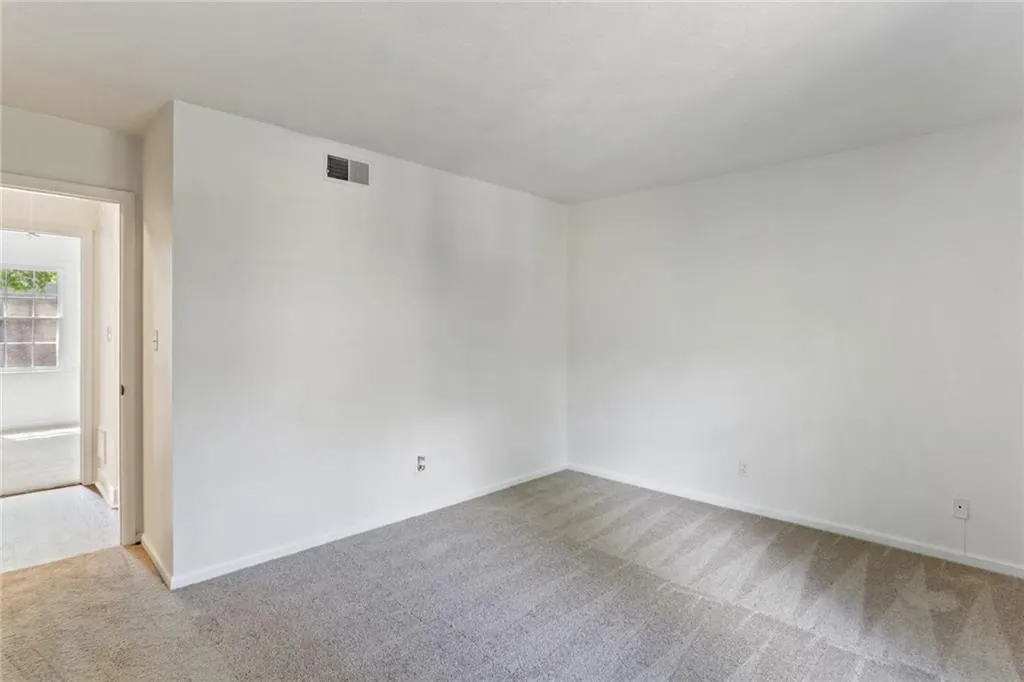 6700 Roswell Road Ne Unit 21f, Sandy Springs, Georgia 30328, 2 Bedrooms Bedrooms, ,1 BathroomBathrooms,Residential,Sold,6700 Roswell Road Ne Unit 21f,6928544