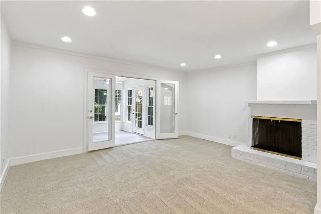 6700 Roswell Road Ne Unit 21f, Sandy Springs, Georgia 30328, 2 Bedrooms Bedrooms, ,1 BathroomBathrooms,Residential,Sold,6700 Roswell Road Ne Unit 21f,6928544