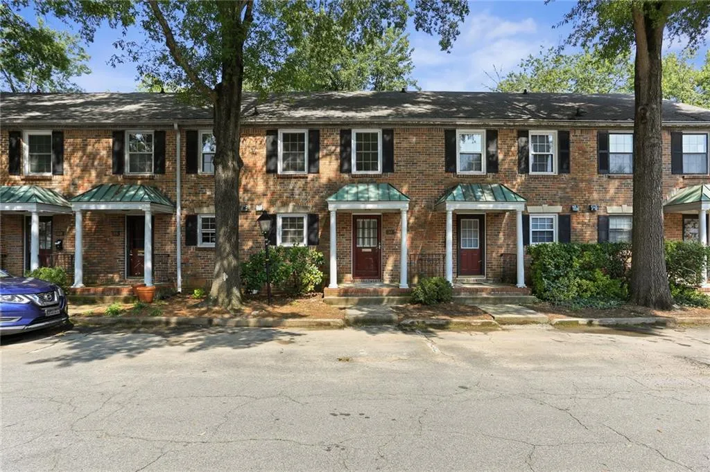 6700 Roswell Road Ne Unit 21f, Sandy Springs, Georgia 30328, 2 Bedrooms Bedrooms, ,1 BathroomBathrooms,Residential,Sold,6700 Roswell Road Ne Unit 21f,6928544