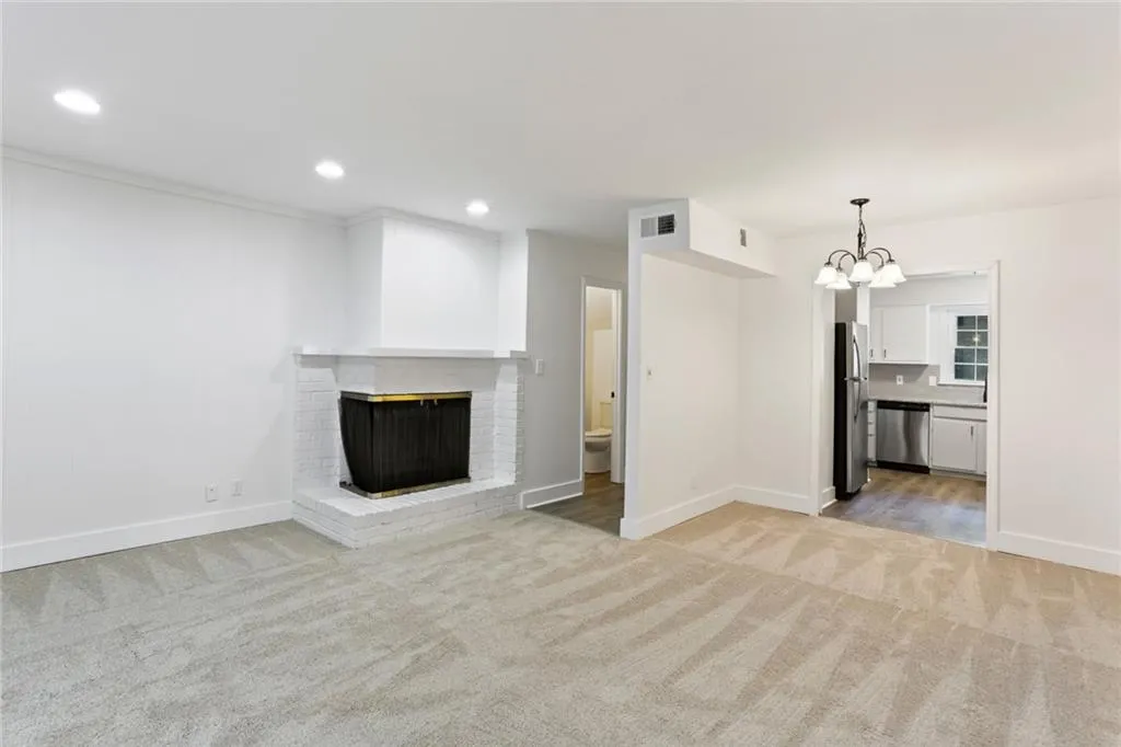 6700 Roswell Road Ne Unit 21f, Sandy Springs, Georgia 30328, 2 Bedrooms Bedrooms, ,1 BathroomBathrooms,Residential,Sold,6700 Roswell Road Ne Unit 21f,6928544